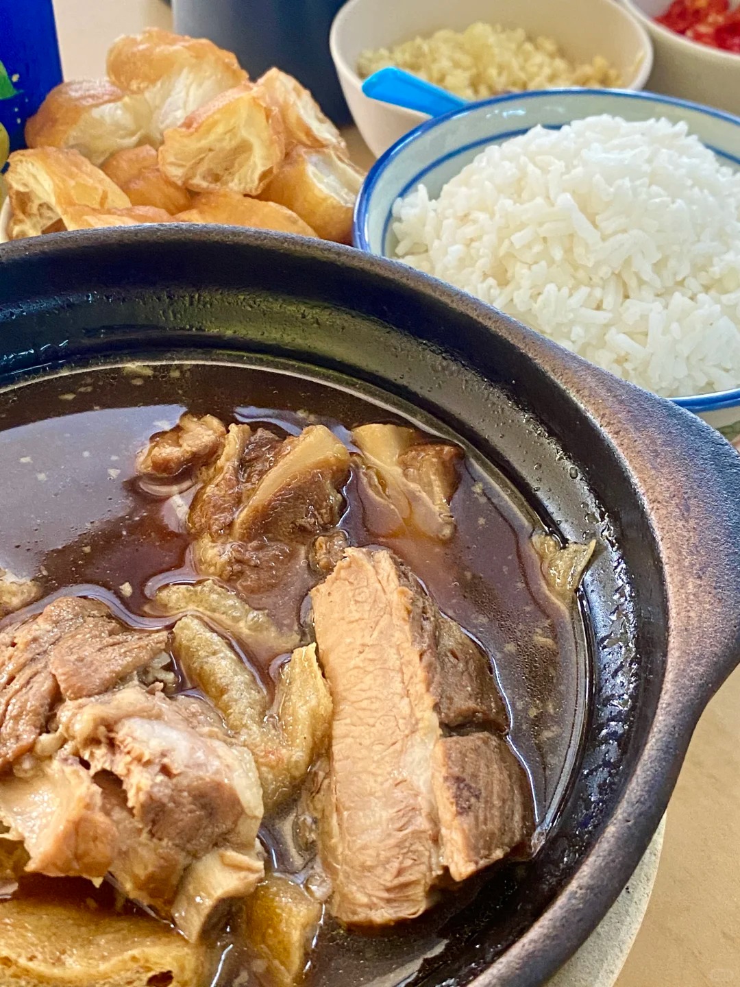 拜托！来马来西亚怎么能不吃肉骨茶，超香的‼️_1_爱吃鲨鱼的猫（暑期潇洒版）_来自小.jpg